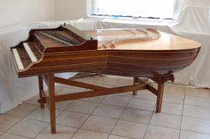 lute-shaped harpsichord